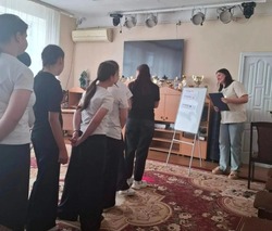 В харабалинском соццентре прошёл психологический тренинг «Толерантность путь к миру»