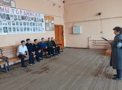 В Кочковатке прошёл час патриотического воспитания «Служить в Армии достойно»