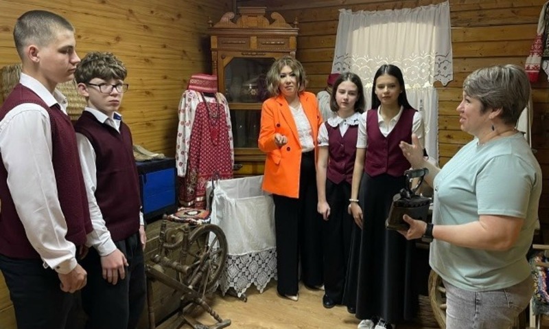 Харабалинские школьники совершили экскурсию в краеведческий музей