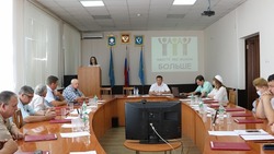 Харабалинские депутаты отметили работу активистов Молодежной палаты