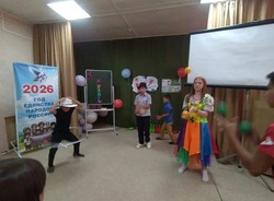 В харабалинском соццентре прошла развлекательная программа «Гляди на жизнь весело»