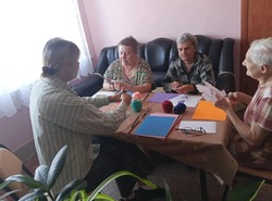 Постояльцы воленского соццентра освоили технику рукоделия 