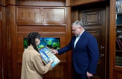 Исполнилось желание воспитанницы харабалинского соццентра встретиться с губернатором 