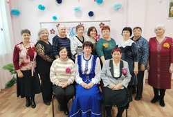 Харабалинских активистов школы третьего возраста поздравили с женским днём