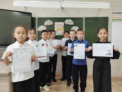 Харабалинские школьники поддержали защитников Отечества трогательными письмами