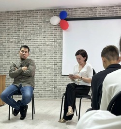 С харабалинскими студентами встретился участник СВО