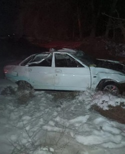 На территории Хошеутовского муниципалитета перевернулся легковой автомобиль