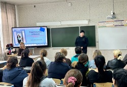 В харабалинской сельской школе осветили вопросы правонарушений среди подростков