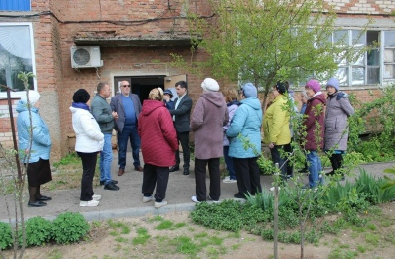 В Харабали проверили благоустроенную территорию