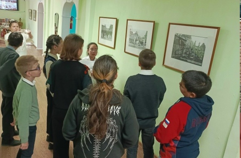 В Харабали оформили документальную фотовыставку «Победный май 1945-го»