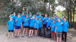 Харабалинские школьники приняли участие в уборке береговой территории