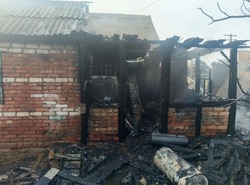 В Харабали горела хозяйственная постройка