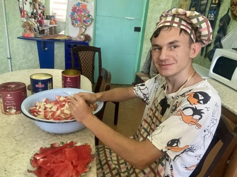 Воспитанник харабалинского соццентра удивил кулинарным экспериментом