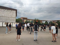 Харабалинские работники культуры организовали для молодежи спортивное мероприятие 