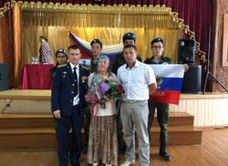 Родителям погибшего хошеутовца вручили орден мужества посмертно 