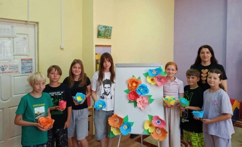 В Харабали прошёл мастер-класс по созданию объемных цветов из бумаги