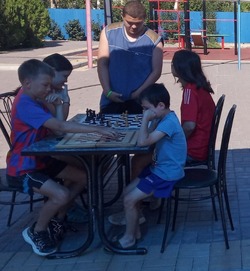 В харабалинском соццентре состоялся шахматно-шашечный турнир