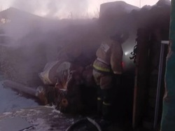 В Харабали пожарные тушили хозяйственную постройку