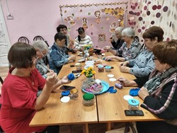 В Харабали провели творческий мастер-класс для пожилых людей