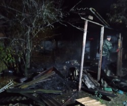 В харабалинском селе горела нежилая постройка