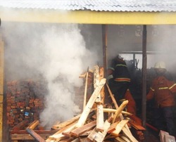 В Харабалинском районе огнеборцы тушили хозяйственную постройку